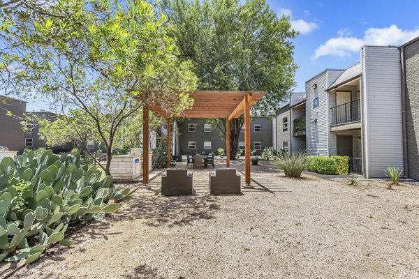 courtyard at Waterloo Flats Apartments