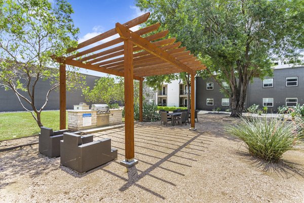 courtyard at Waterloo Flats Apartments