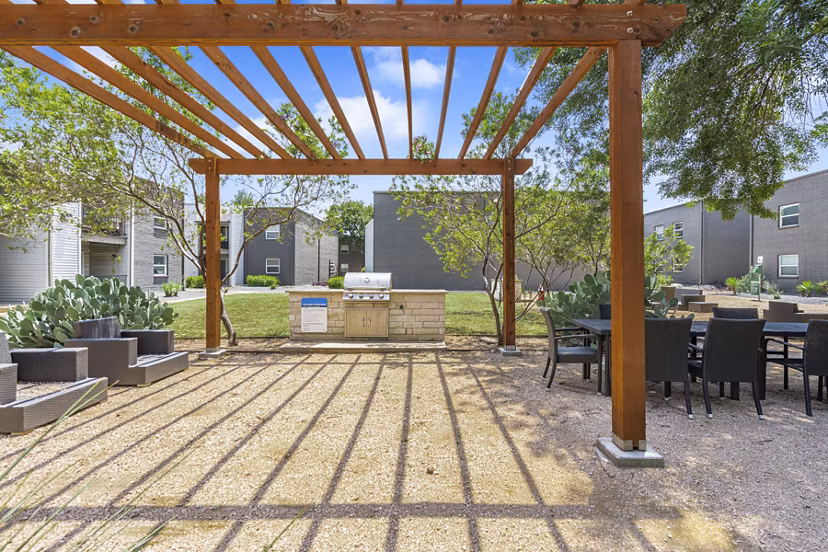 courtyard at Waterloo Flats Apartments