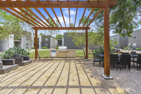 courtyard at Waterloo Flats Apartments