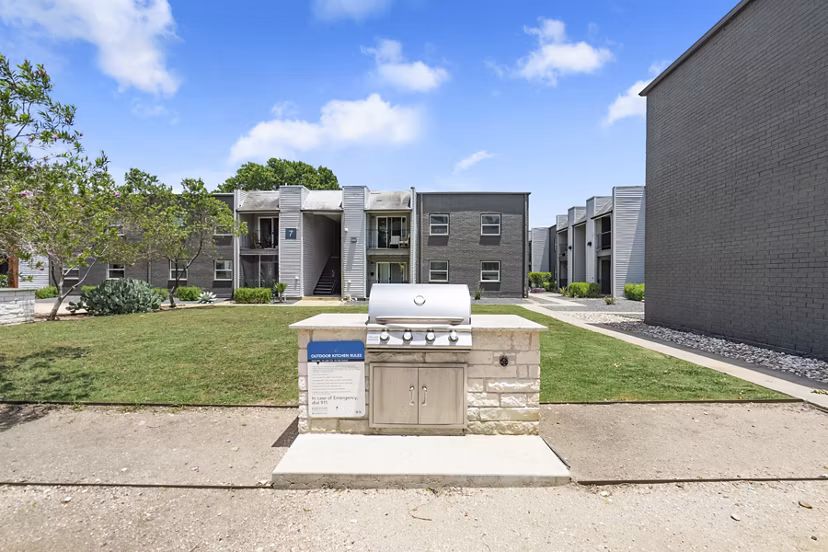 grill area at Waterloo Flats Apartments