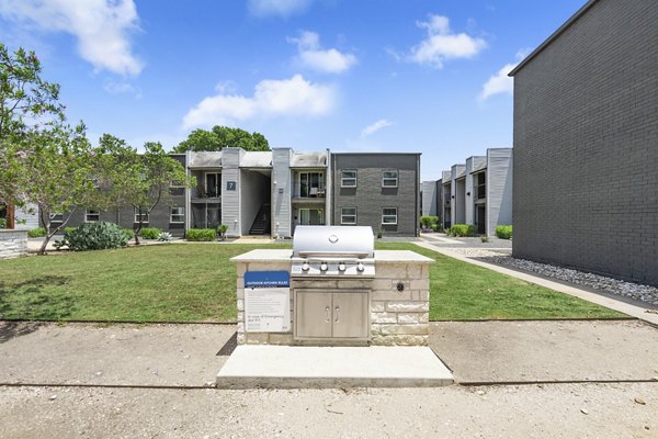 grill area at Waterloo Flats Apartments