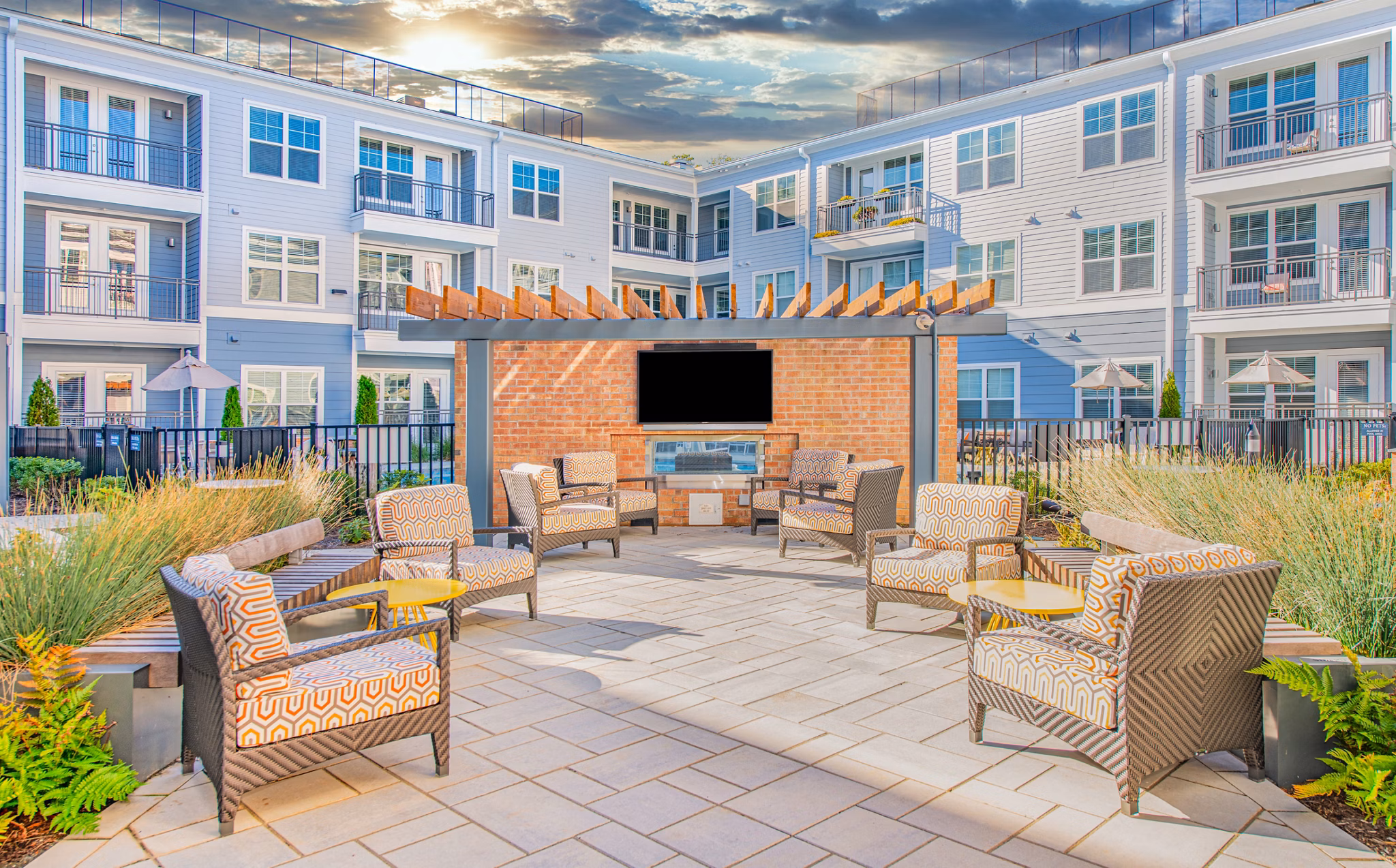 Outdoor courtyard with lush landscaping at Overture Centennial Apartments, a luxury living community ideal for relaxation and social gatherings