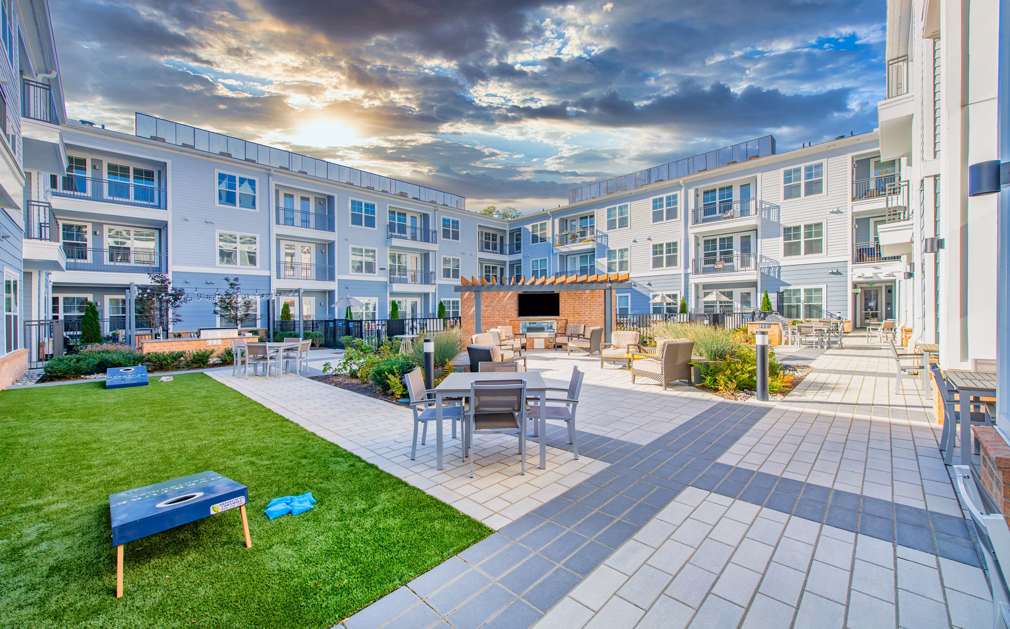 Tranquil courtyard with lush greenery at Overture Centennial Apartments, offering serene outdoor spaces for relaxation in a luxury community
