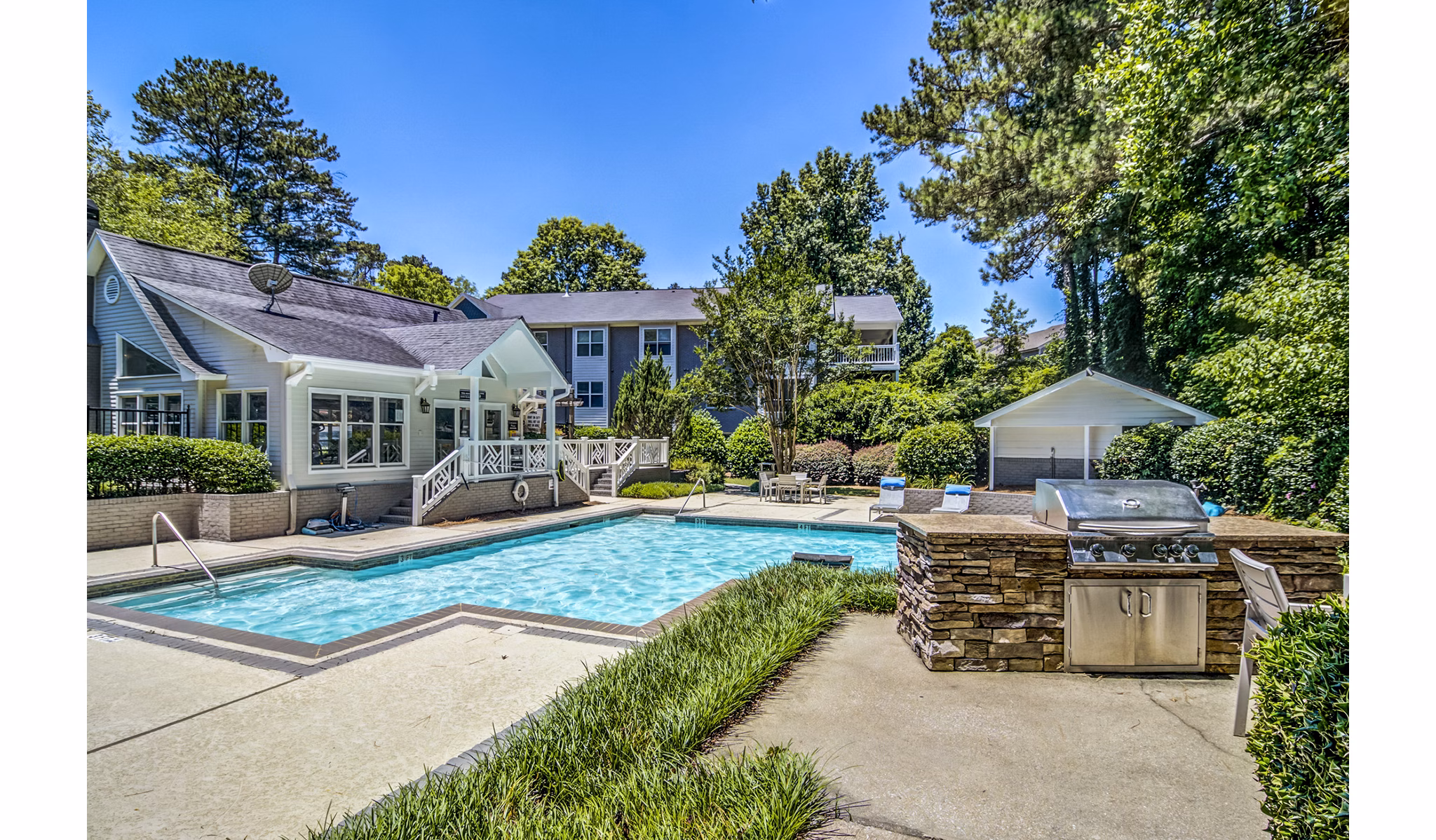 Pool and grill area at Junction at Vinings Apartments: Luxury outdoor amenities for relaxation and entertainment