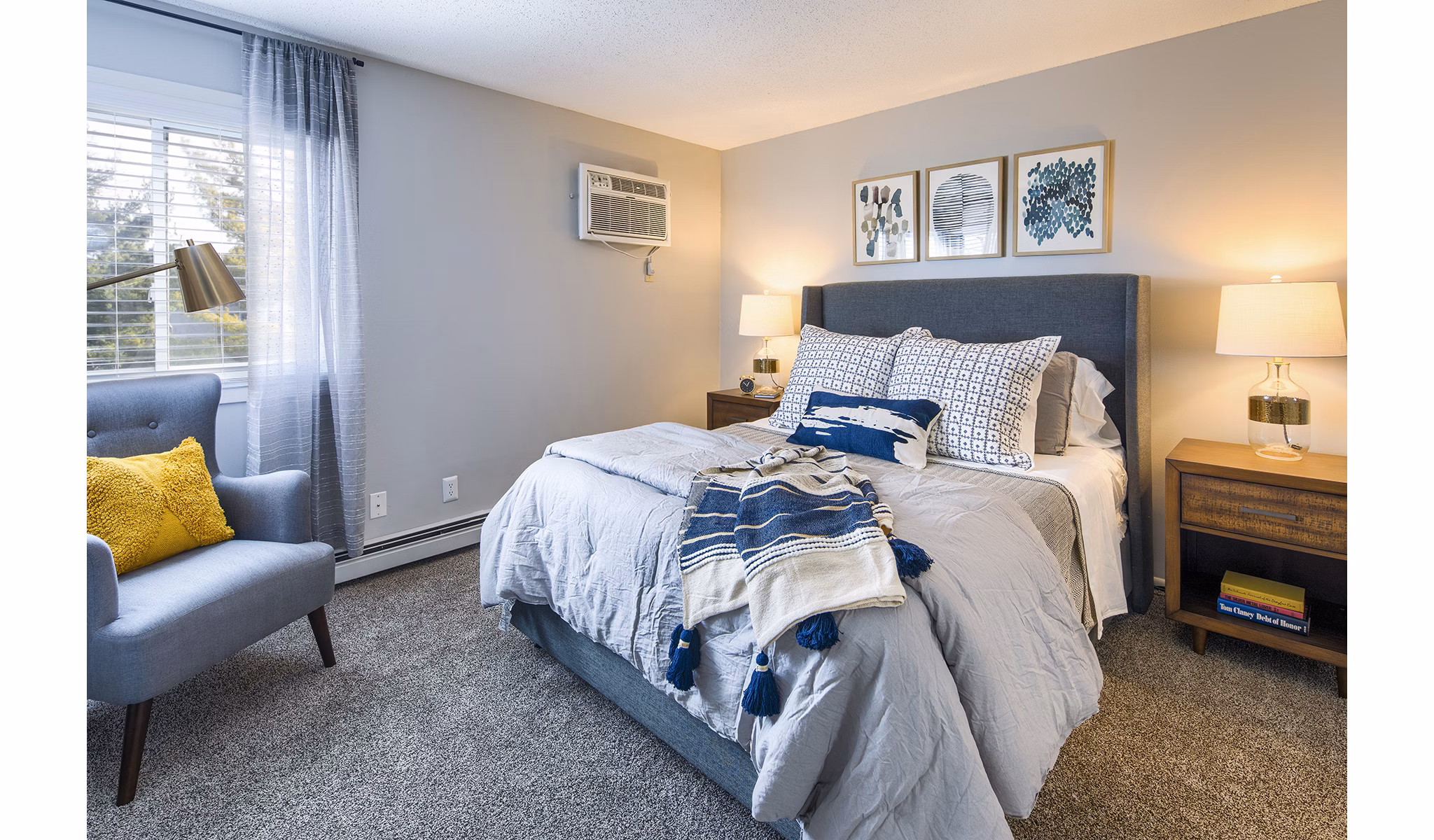 Cozy bedroom with modern decor at Avana Southview Apartments
