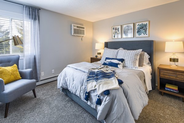 Cozy bedroom with modern decor at Avana Southview Apartments