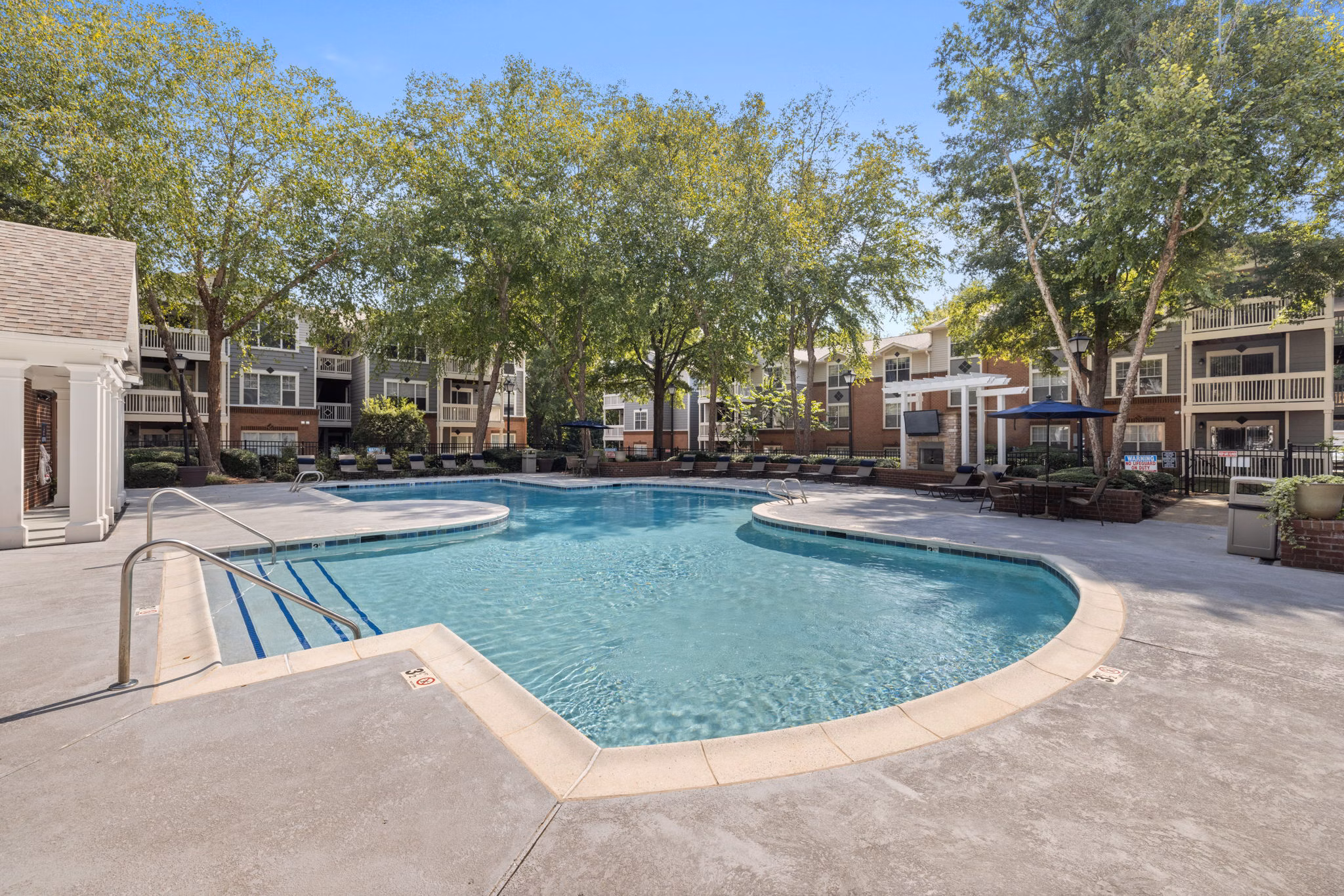 pool at Autumn Woods Apartments 