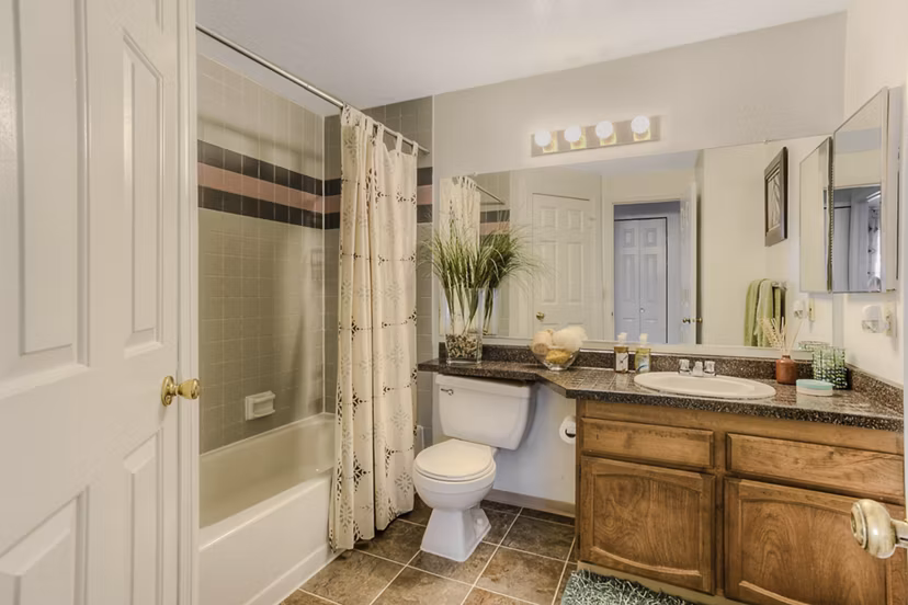 Riverstone Apartments: Bright kitchen with stainless steel appliances and granite countertops, ideal for modern cooking and dining experiences