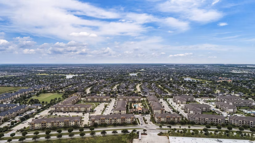 Riverstone Apartments: Modern high-rise luxury apartments in a scenic riverside location