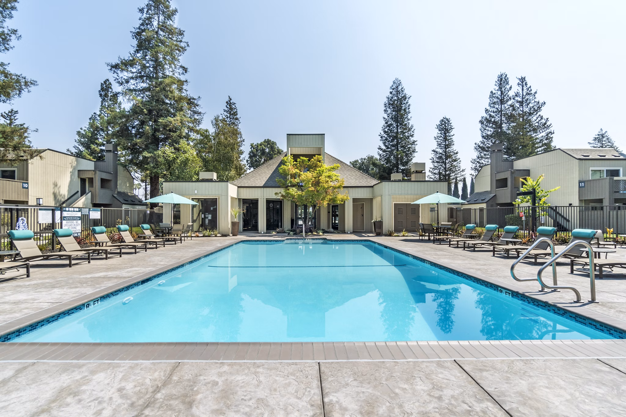Avana San Jose: Elegant view of luxury apartments in vibrant San Jose neighborhood