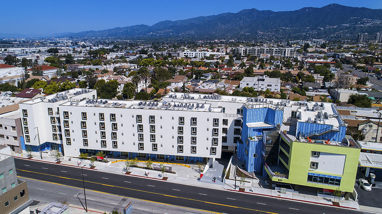 Cc Tan Center Apartments Glendale Ca 7 of 12