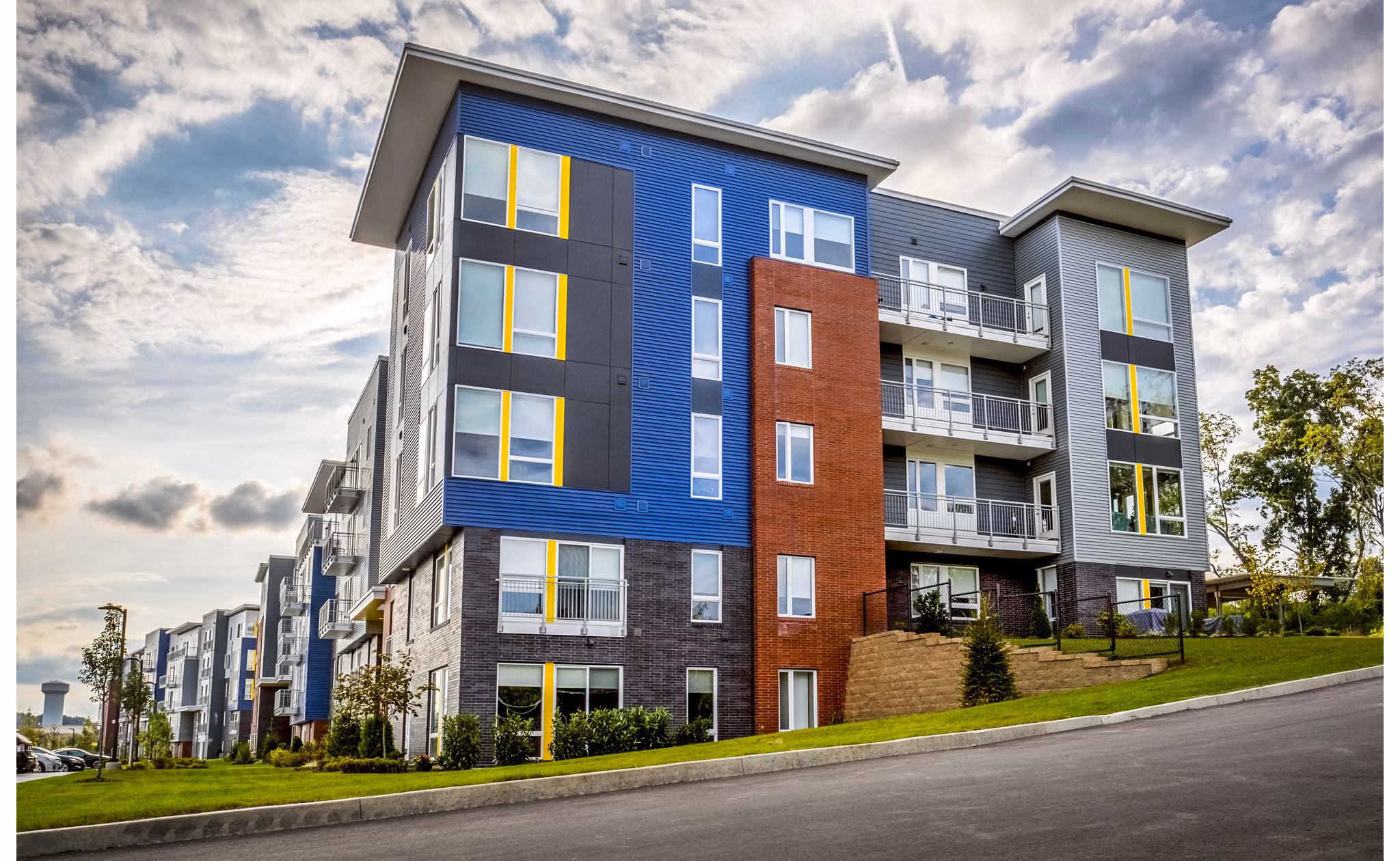 Ridge at Robinson: Elegant architecture of luxury apartments in serene setting