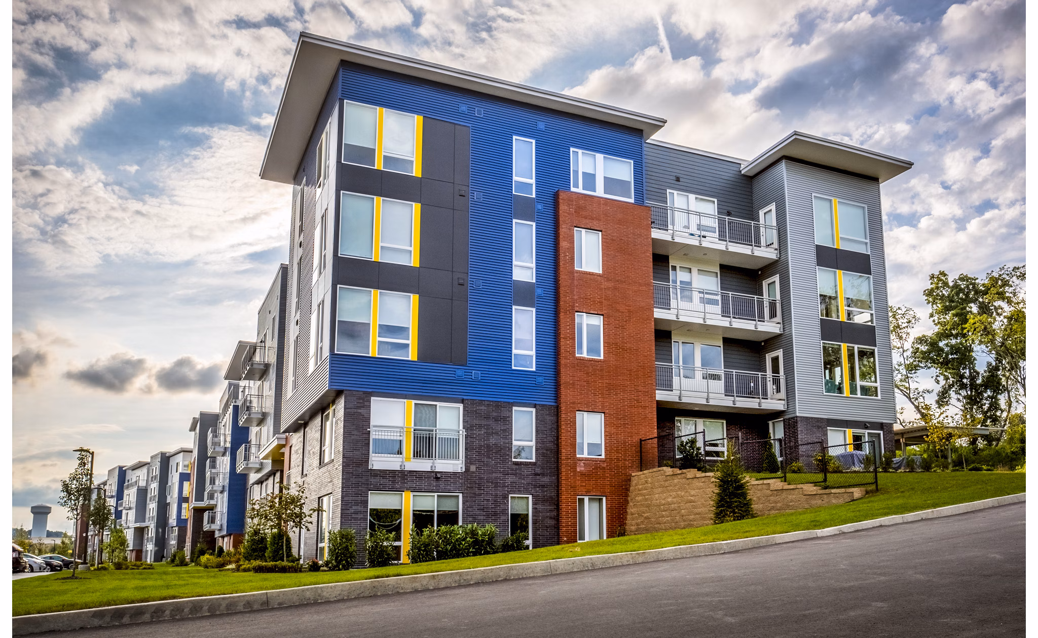 Ridge at Robinson: Elegant architecture of luxury apartments in serene setting