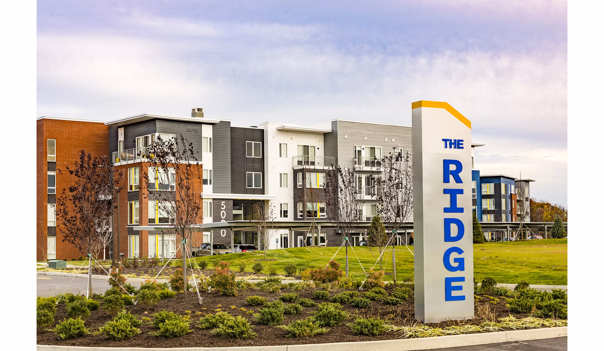 Ridge at Robinson: Contemporary luxury apartment building near shopping in Pittsburgh