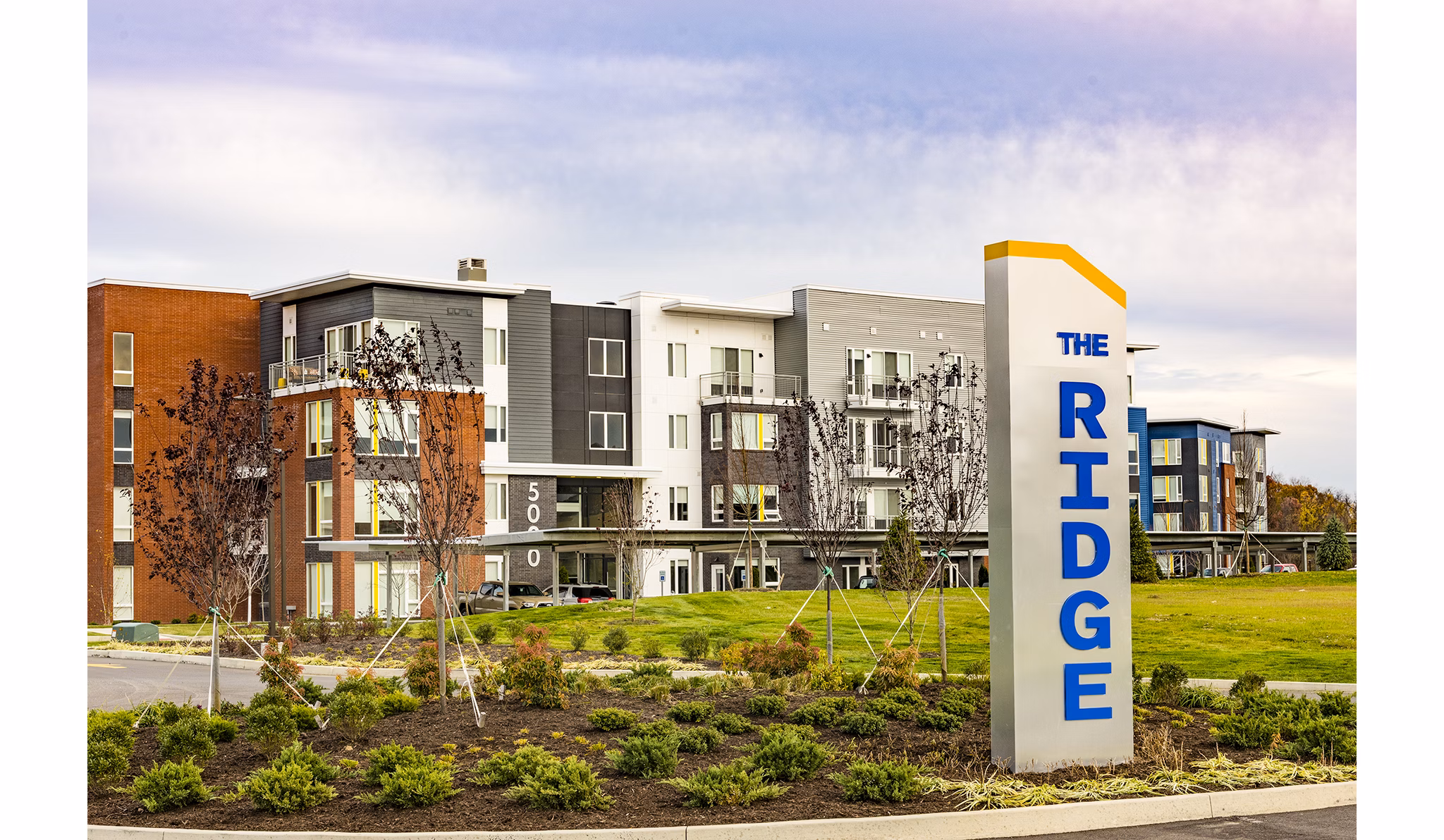 Ridge at Robinson: Contemporary luxury apartment building near shopping in Pittsburgh