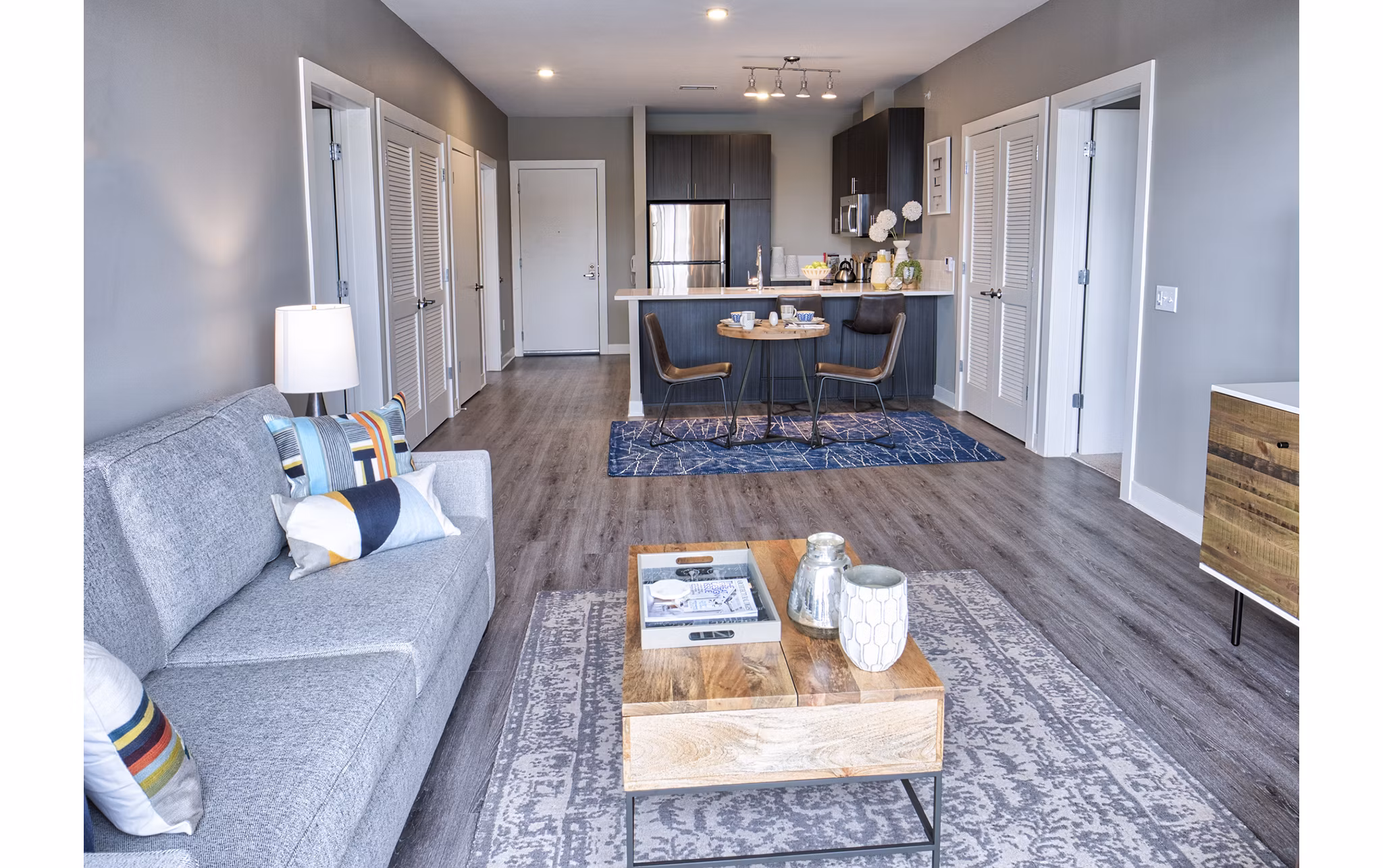 Inviting living room with cozy seating and bright decor in Ridge at Robinson Apartments