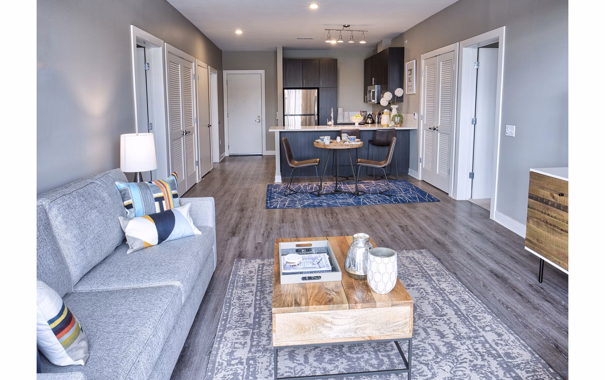 Inviting living room with cozy seating and bright decor in Ridge at Robinson Apartments