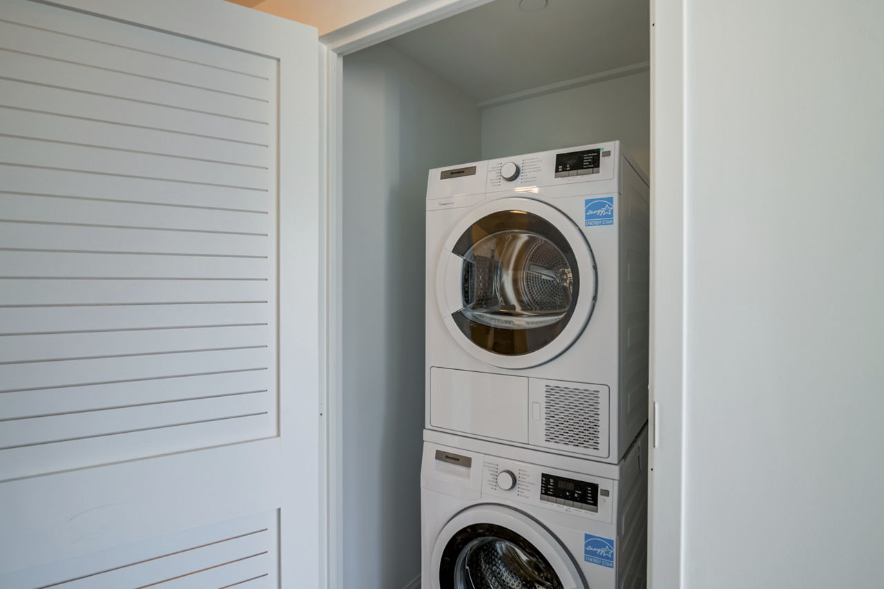 Laundry room at 800 Sixth (2 of 2)