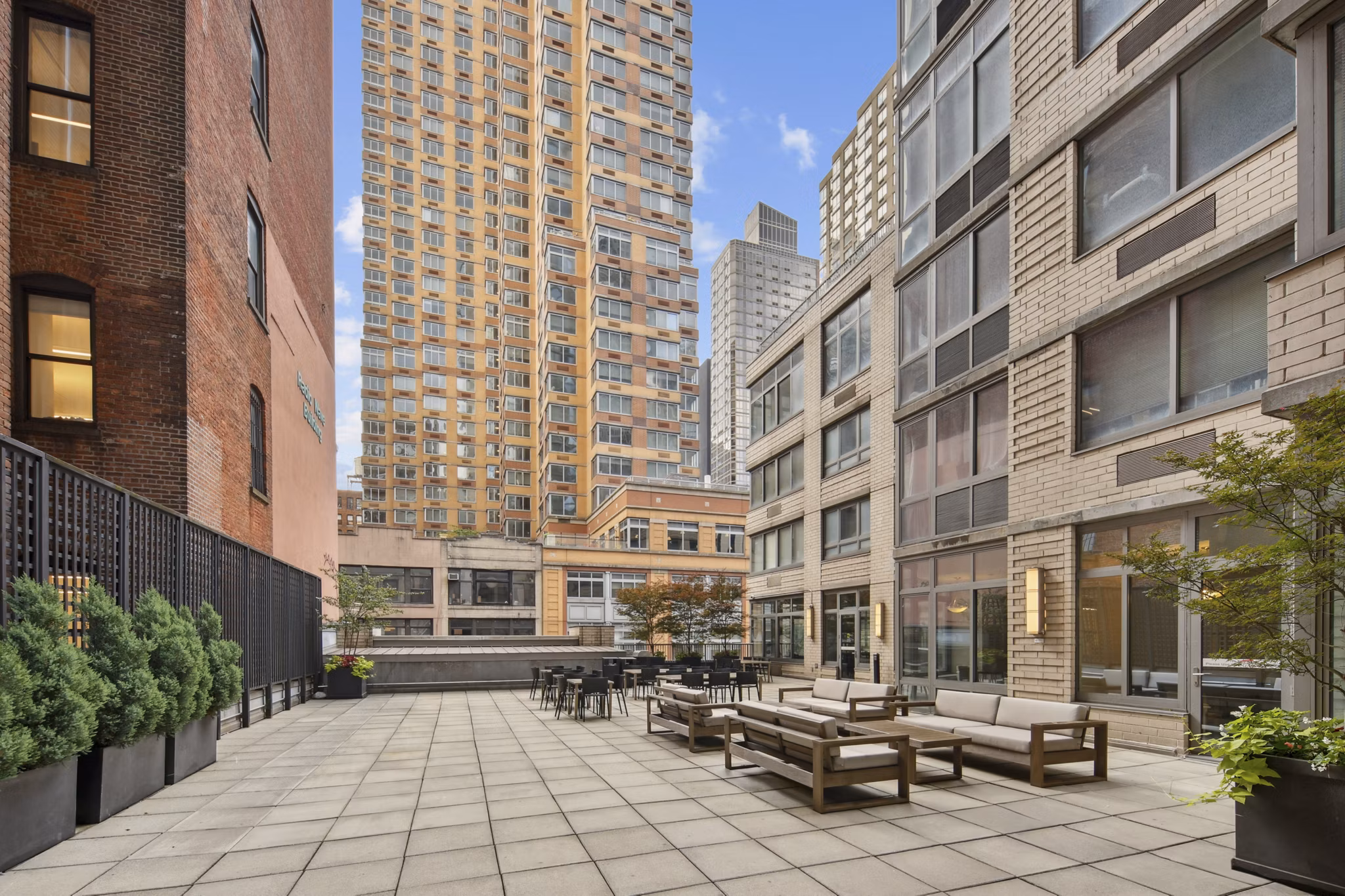 grill area at 800 Sixth Apartments 