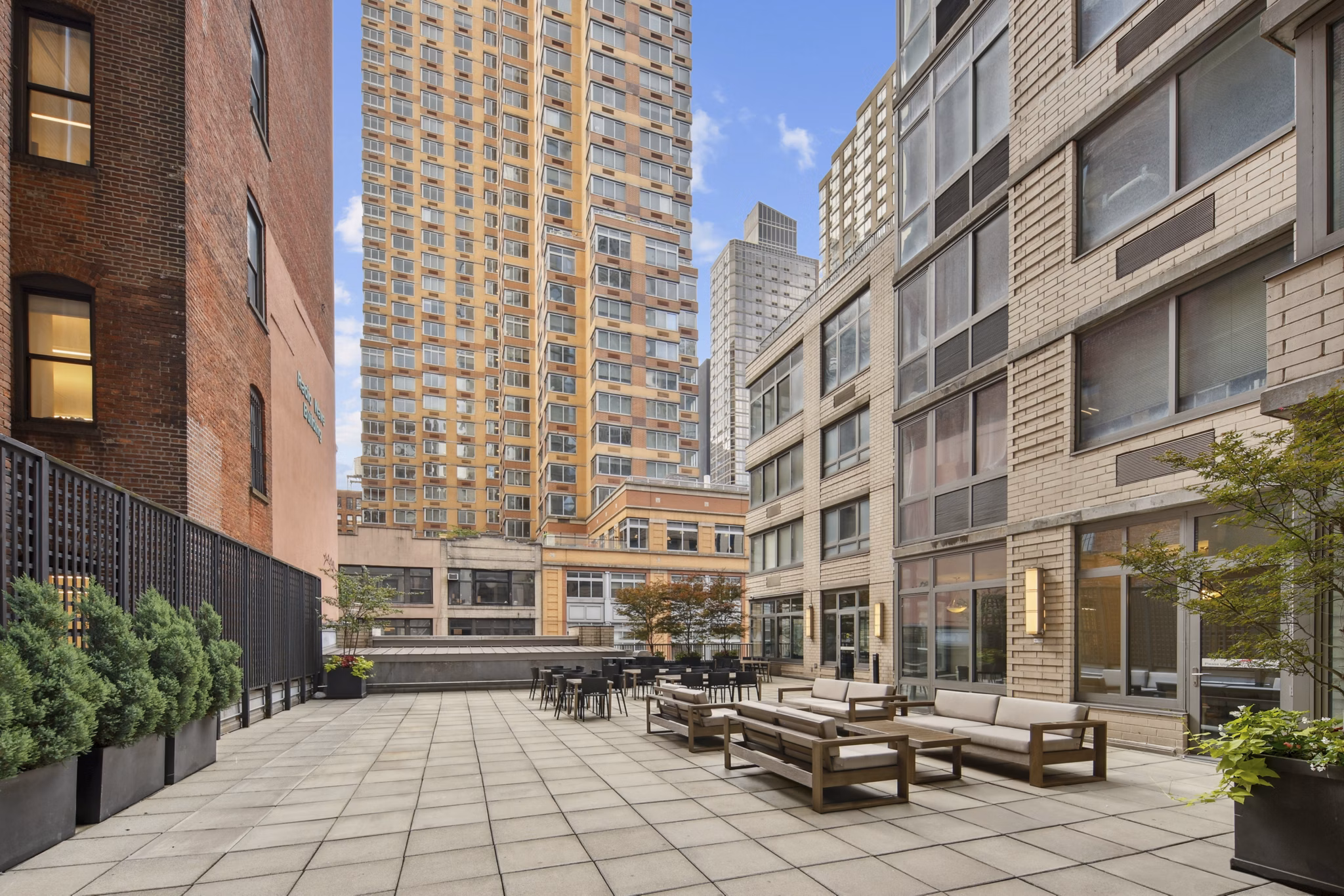 grill area at 800 Sixth Apartments 