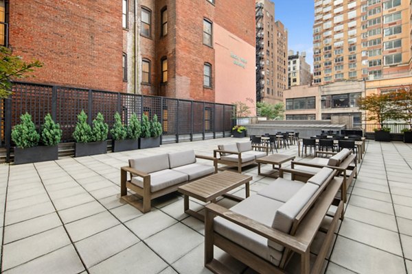 grill area at 800 Sixth Apartments 