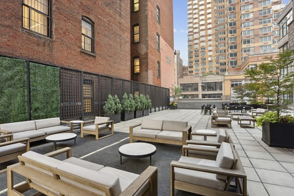 grill area at 800 Sixth Apartments 