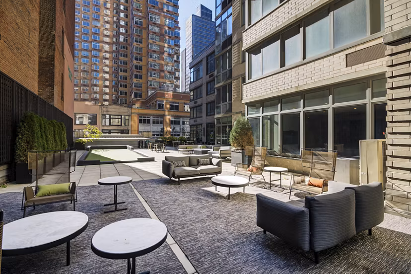 Courtyard with lush landscaping at 800 Sixth Apartments, a Greystar luxury property in downtown, offering serene outdoor space