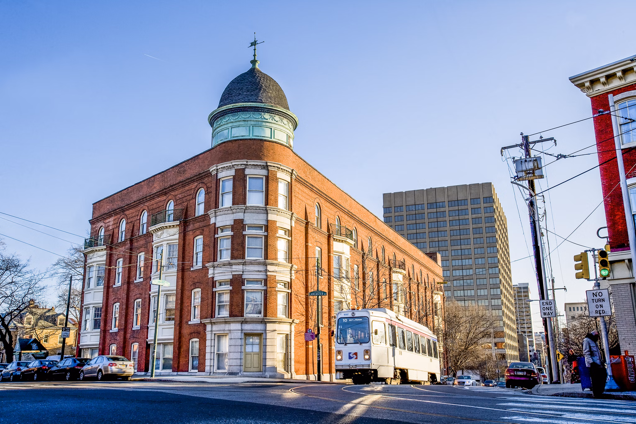 Quaker Court: Modern of luxury apartments in University City