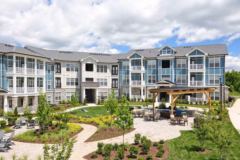 Avia Apartments: Luxury design in bustling city center