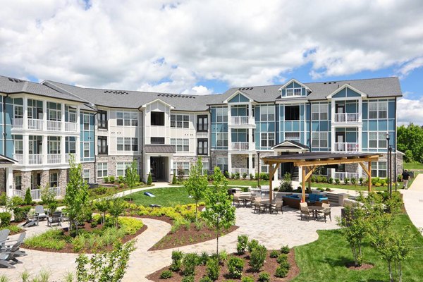 Avia Apartments: Luxury design in bustling city center