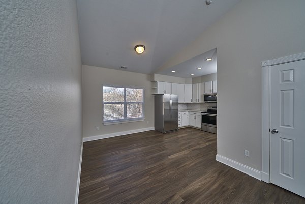 dining area at The Hamptons Apartments