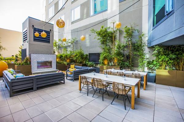 fire pit/patio at The Rise Hayes Valley Apartments