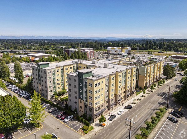 exterior at Destinations Lynnwood Apartments