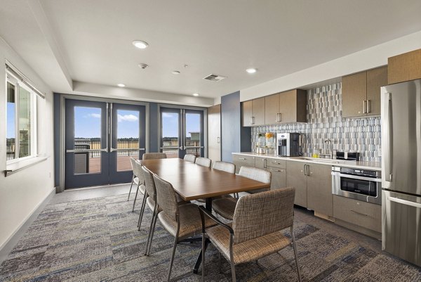 dining room at Destinations Lynnwood an Overture Community Apartments