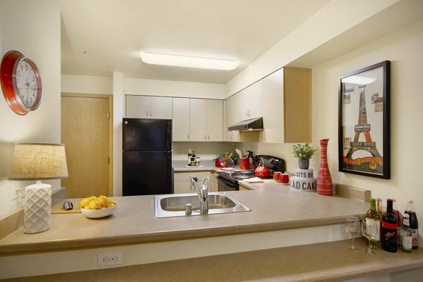 kitchen at Destinations Lynnwood Apartments