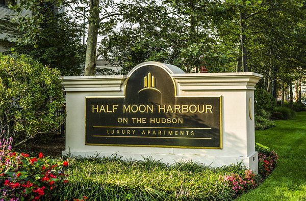 Half Moon Harbour on the Hudson luxury apartments sign at the entrance of the property