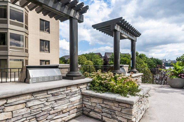 grill area at Half Moon Harbour Apartments