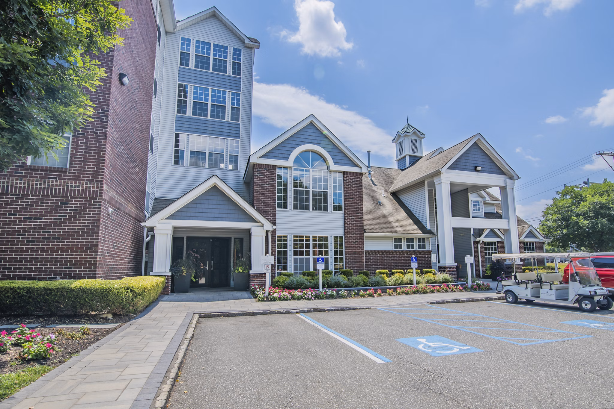 exterior at Mountain View Crossing Apartments 