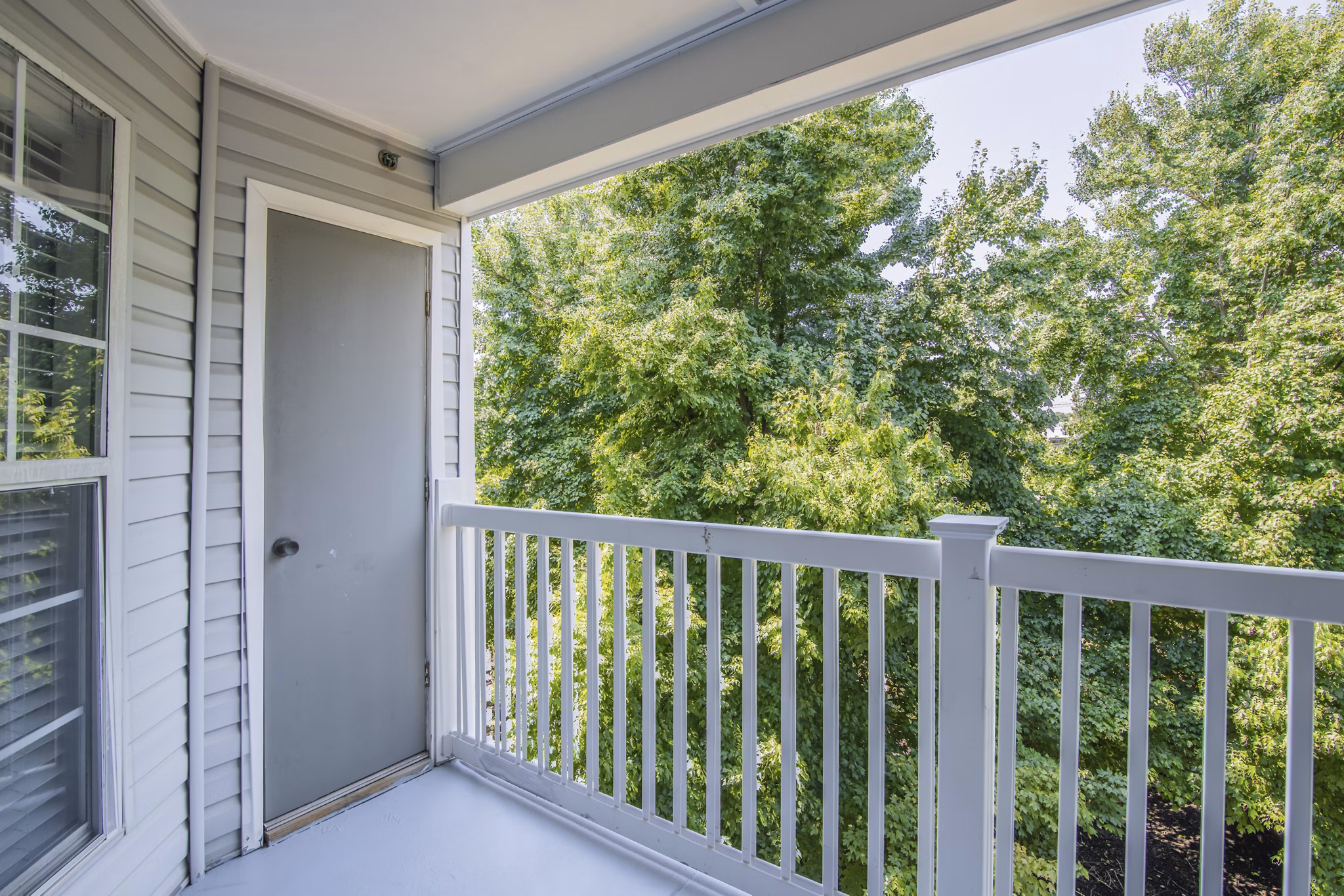 patio at Mountain View Crossing Apartments 