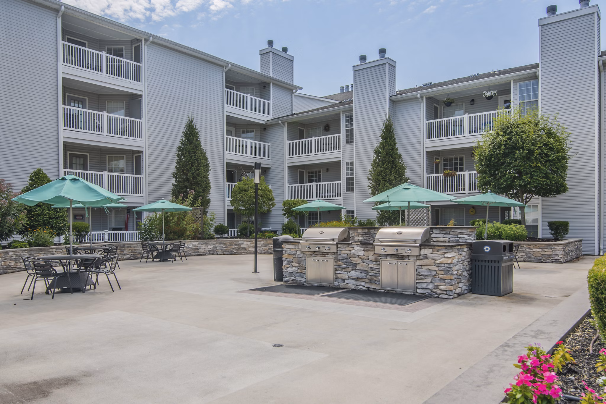 grill area at Mountain View Crossing Apartments 