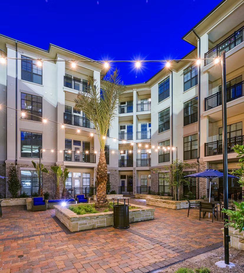 courtyard at Arlo Westchase Apartments                                                       