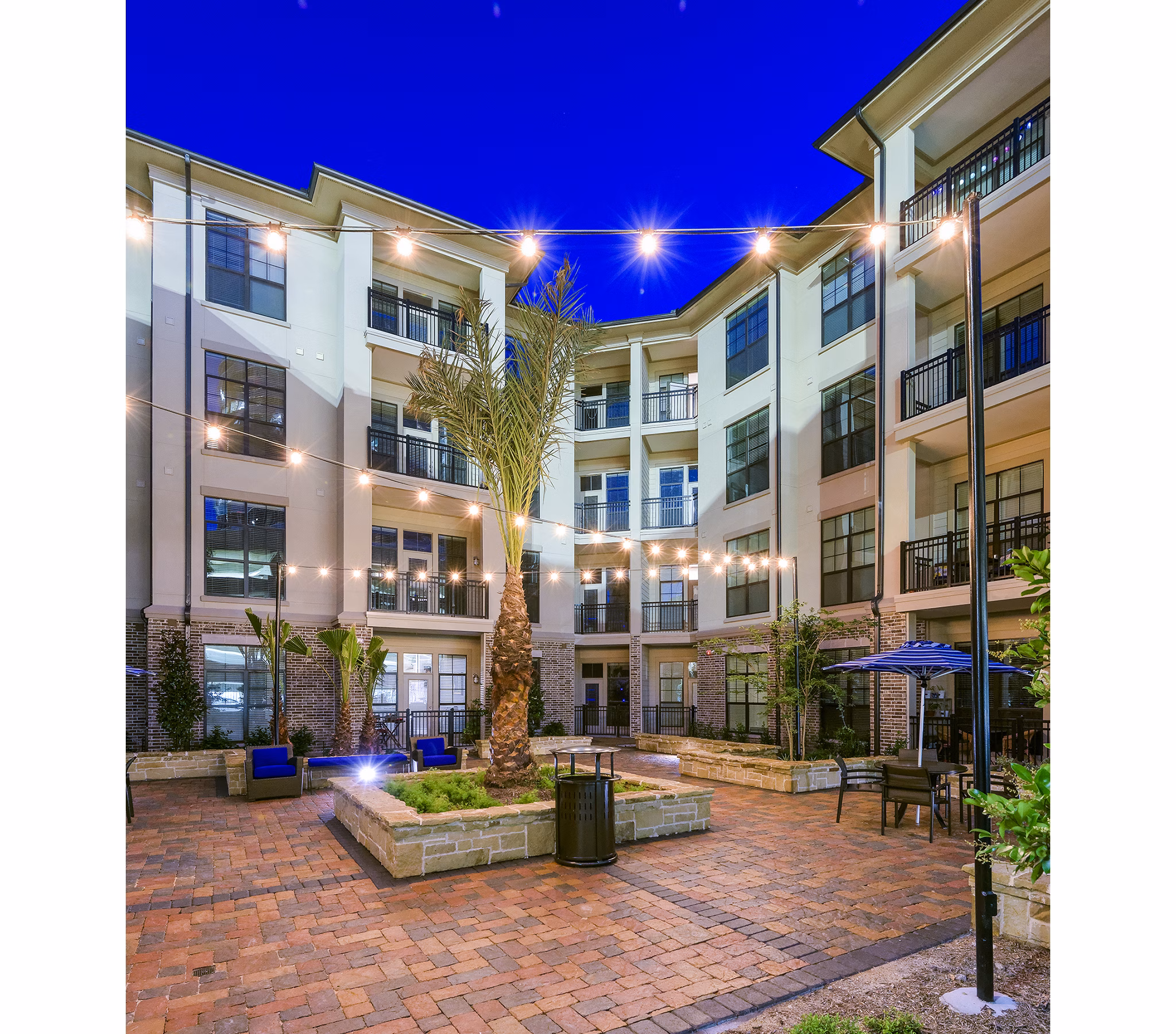 courtyard at Arlo Westchase Apartments                                                       