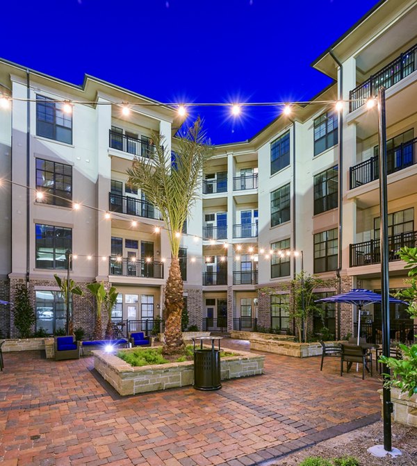 courtyard at Arlo Westchase Apartments                                                       