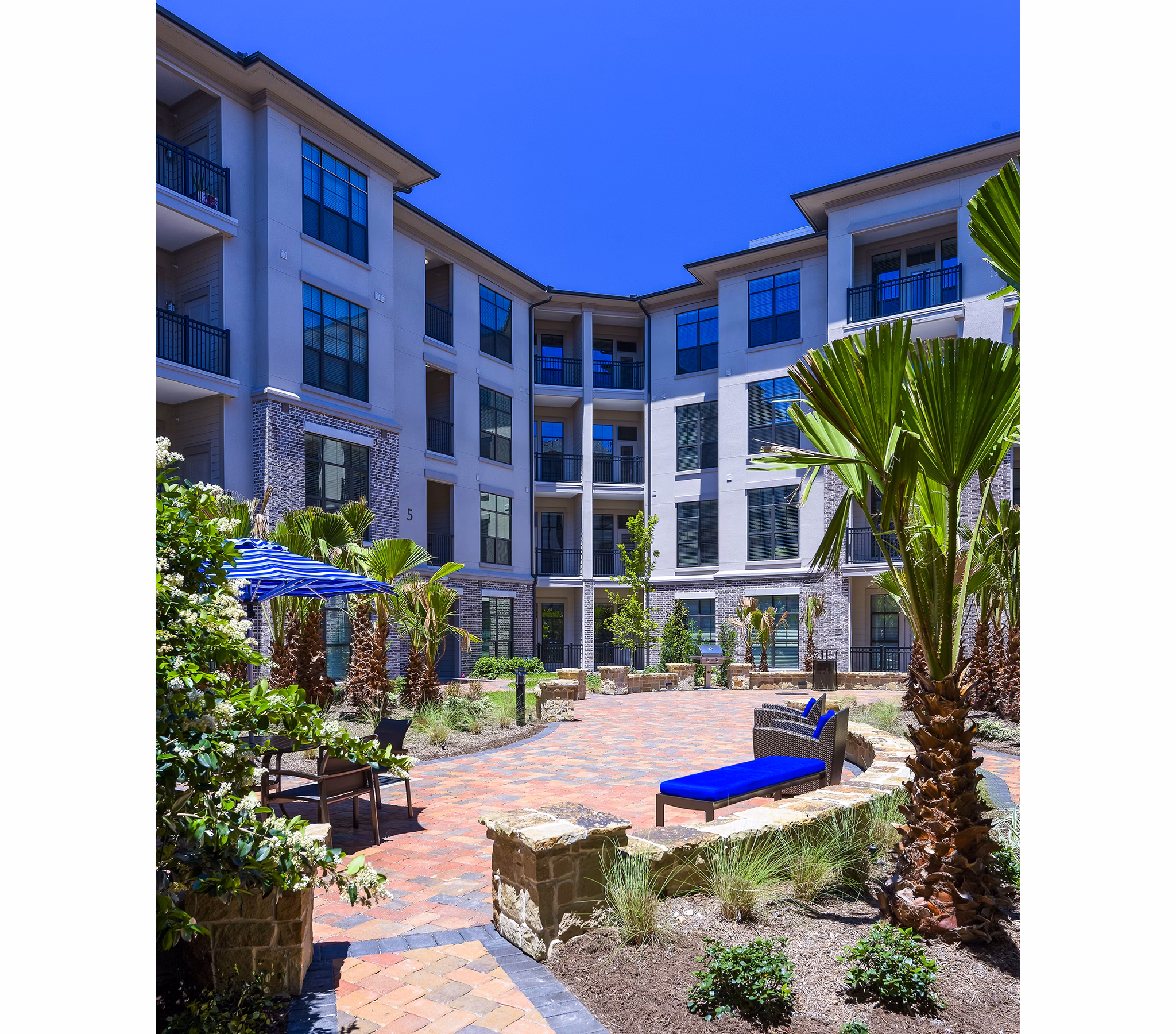 courtyard at Arlo Westchase Apartments                                                      