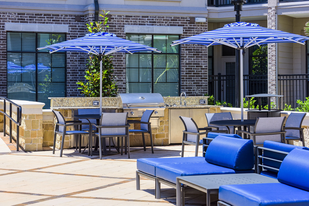 Grill area at Arlo Westchase