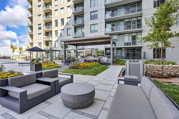 grill area at Parq on Speer Apartments