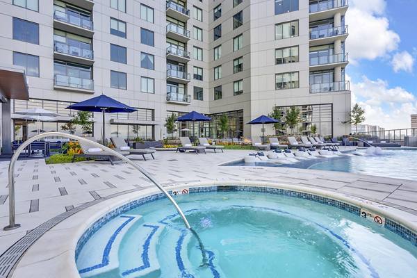 hot tub/jacuzzi at Parq on Speer Apartments