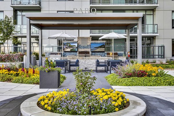 grill area at Parq on Speer Apartments