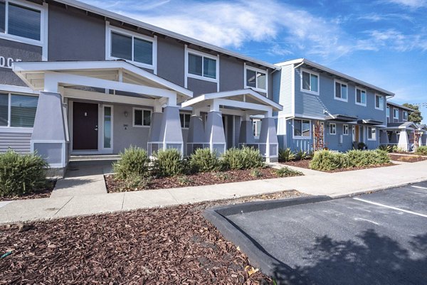 Admirals Cove: Waterfront luxury apartments with modern design elements in a scenic location
